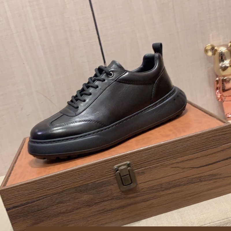 Pra*a casual shoes
